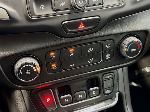 Used 2021 GMC Terrain SLE FWD image 17