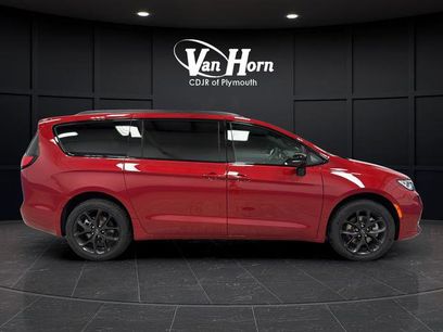 New 2026 Chrysler Pacifica Select