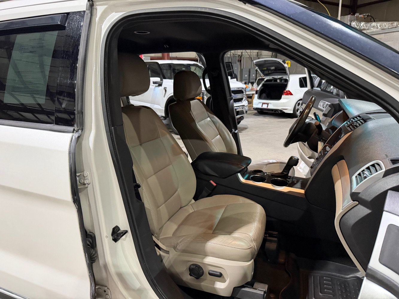 Used 2011 Ford Explorer XLT w/ 202A Rapid Spec Order Code FWD image 27