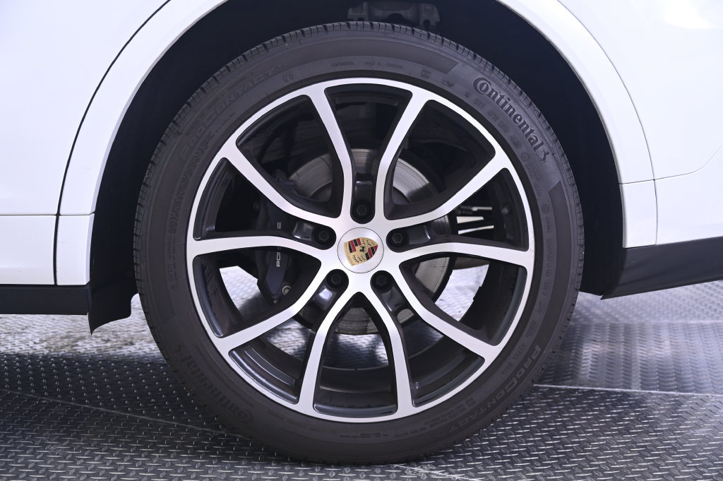 Used 2023 Porsche Cayenne Platinum Edition AWD/4WD image 12