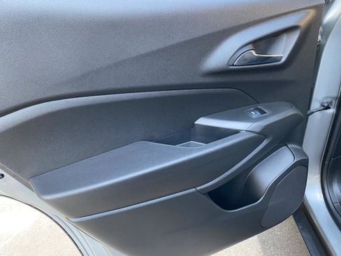 Used 2025 Chevrolet Trax LT w/ Driver Confidence Package image 30