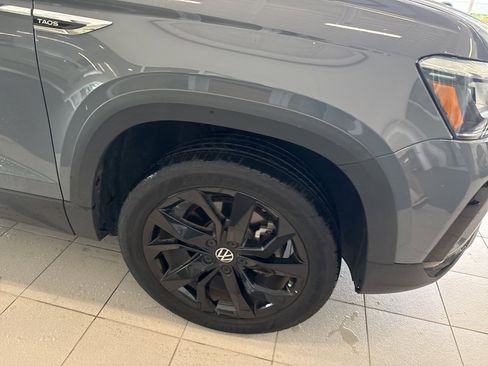 Used 2023 Volkswagen Taos SE w/ Black Wheel Package image 7