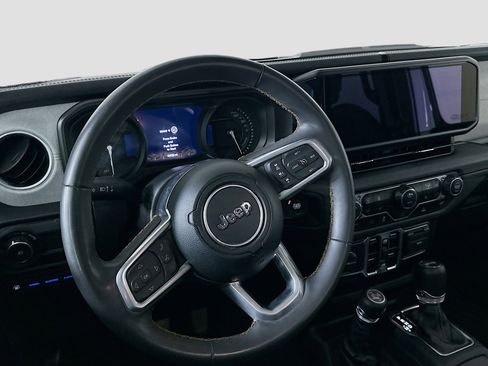 Used 2024 Jeep Wrangler Unlimited Sahara AWD/4WD image 15