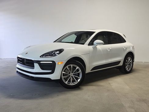 New 2026 Porsche Macan AWD/4WD image 1