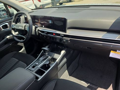 New 2026 Kia Sorento LX FWD image 11