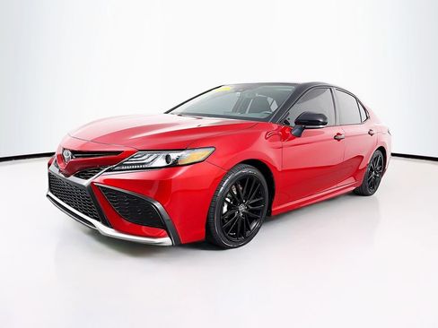Used 2023 Toyota Camry XSE FWD image 3