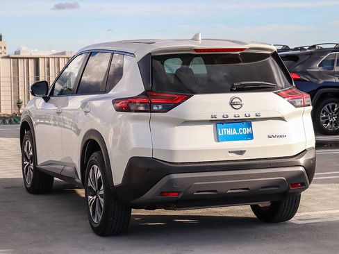Used 2023 Nissan Rogue SV image 6