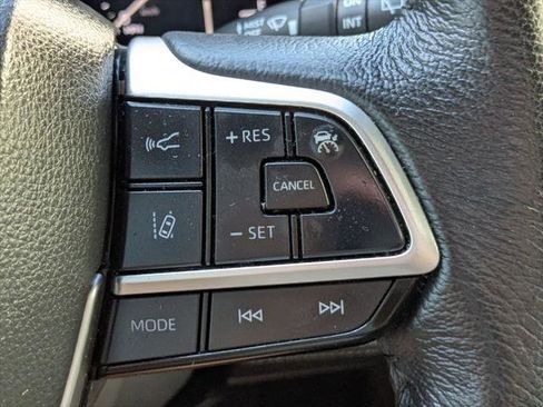 Certified 2025 Toyota Sienna XLE FWD image 26