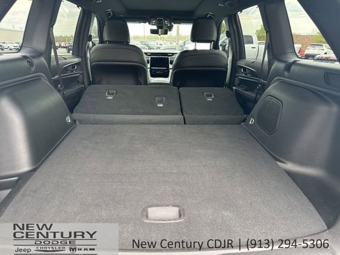 Used 2025 Jeep Grand Cherokee Limited w/ Luxury Tech Group II AWD/4WD image 19