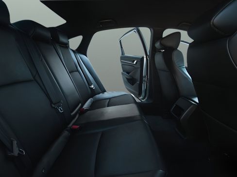 Used 2018 Honda Accord Sport image 16