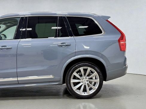 Used 2023 Volvo XC90 B6 Plus image 5