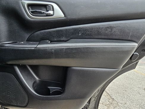 Used 2020 Nissan Pathfinder S image 31