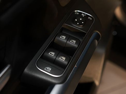 Used 2023 Mercedes-Benz GLB 250 4MATIC image 19
