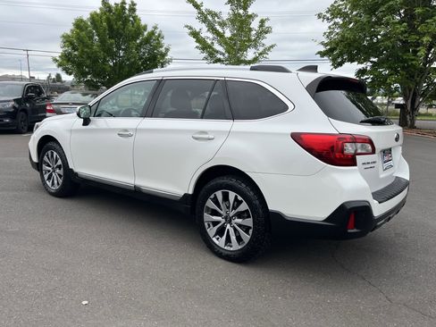 Used 2018 Subaru Outback 2.5i Touring w/ Popular Package #3 AWD/4WD image 3