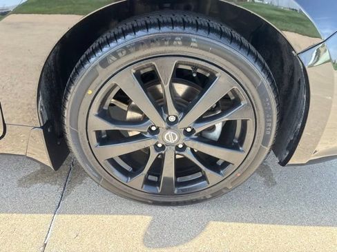 Used 2017 Nissan Altima 2.5 SR w/ Midnight Edition Package FWD image 15