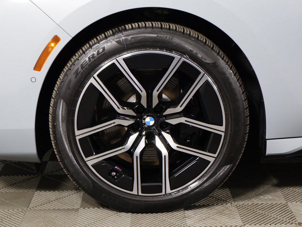 Used 2025 BMW i7 xDrive60 w/ Premium Package AWD/4WD image 26
