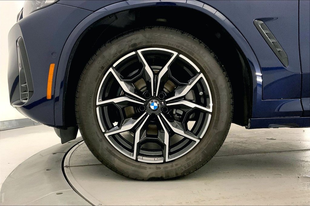 Certified 2025 BMW X4 xDrive30i w/ Premium Package AWD/4WD image 8