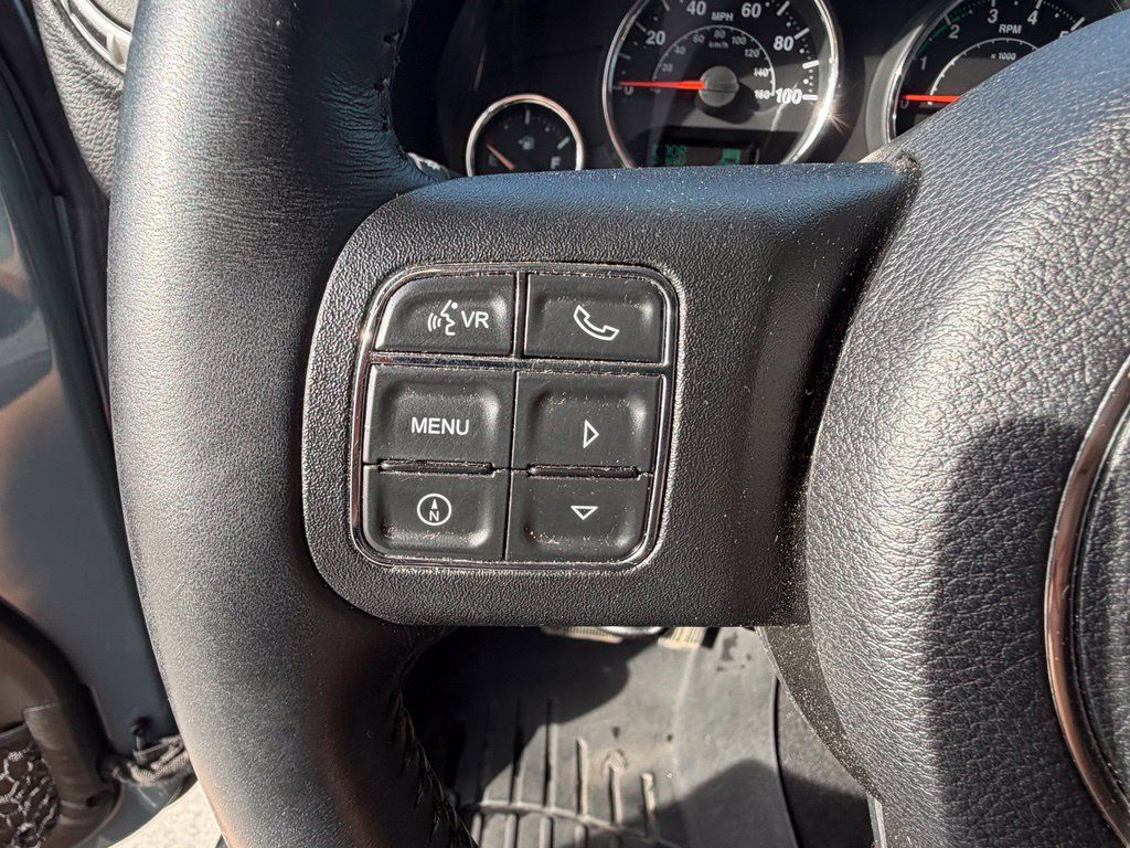 Used 2015 Jeep Wrangler Unlimited Rubicon w/ Connectivity Group AWD/4WD image 14