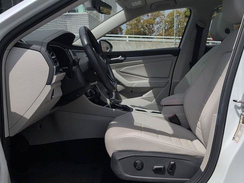 Used 2023 Volkswagen Jetta SE w/ Panoramic Sunroof Package FWD image 11