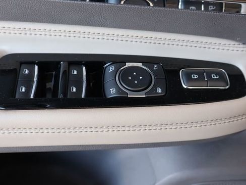 Certified 2023 Lincoln Corsair AWD image 12