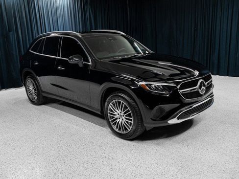 Certified 2026 Mercedes-Benz GLC 300 image 3