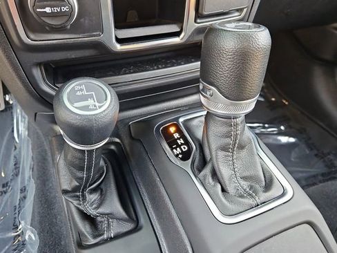 Used 2024 Jeep Wrangler Sport image 15