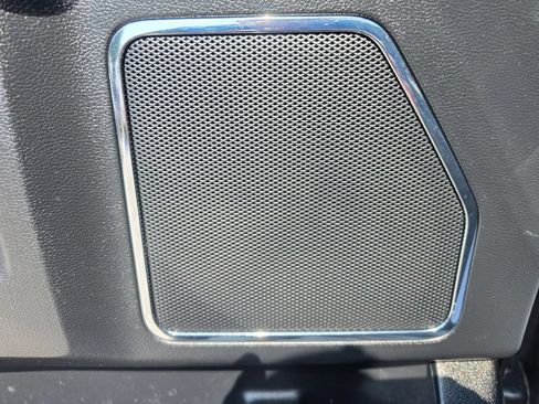 Used 2015 Ford F150 Platinum w/ Equipment Group 701A Luxury AWD/4WD image 28