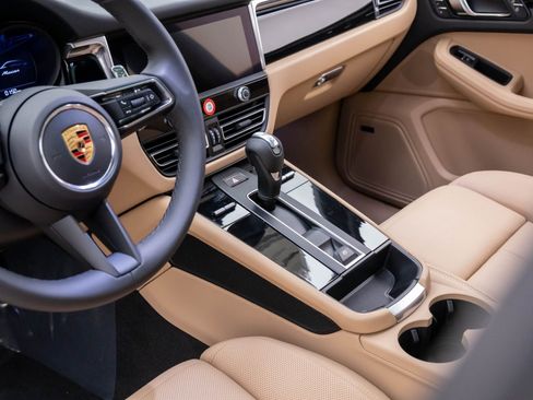 New 2026 Porsche Macan image 13
