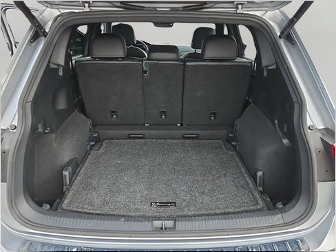 Used 2022 Volkswagen Tiguan SE R-Line AWD/4WD image 28