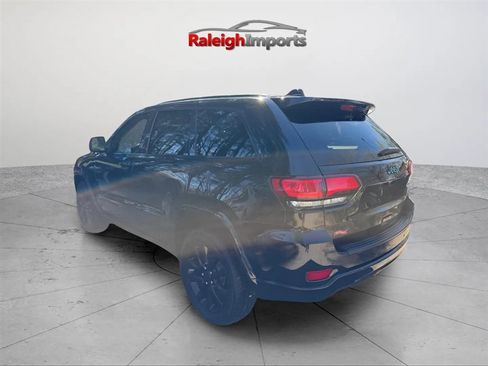Used 2019 Jeep Grand Cherokee Altitude AWD/4WD image 7