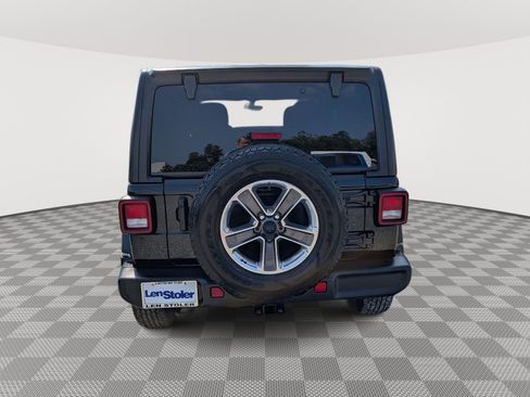 Used 2022 Jeep Wrangler Unlimited Sahara w/ Cold Weather Group AWD/4WD image 4