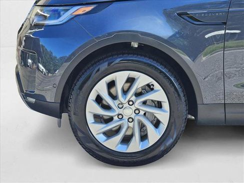 New 2025 Land Rover Discovery S image 10
