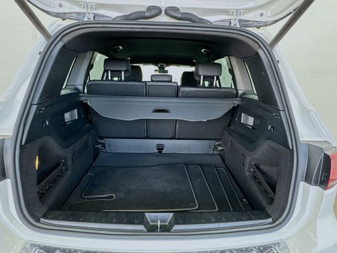 Used 2023 Mercedes-Benz GLB 250 w/ Premium Package image 17