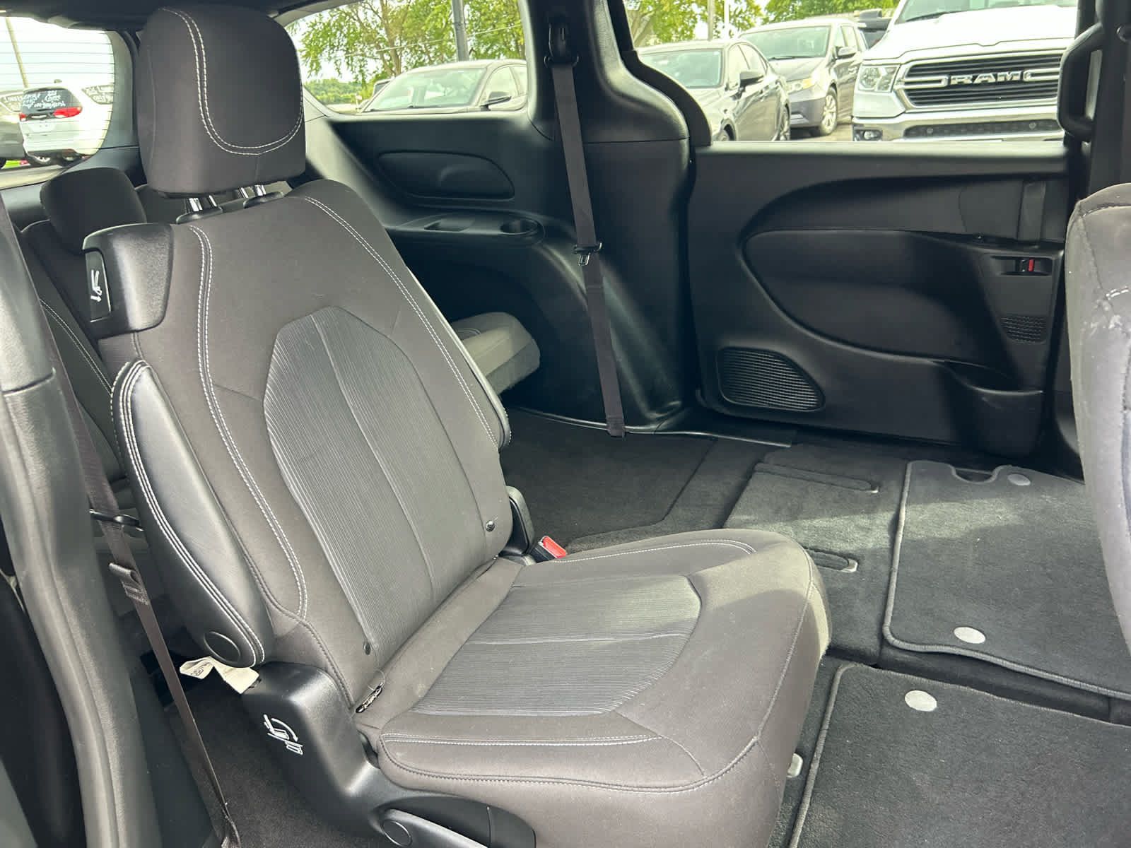Used 2023 Chrysler Pacifica Touring FWD image 26