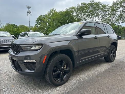 Used 2023 Jeep Grand Cherokee Limited w/ Black Appearance Package AWD/4WD image 7