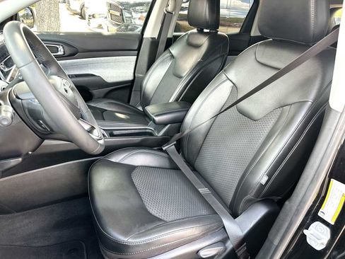 Used 2022 Jeep Compass Latitude FWD image 17