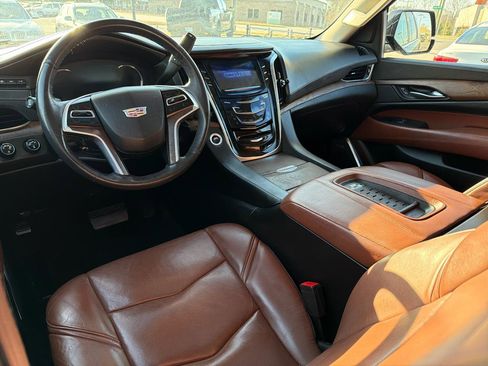 Used 2017 Cadillac Escalade Luxury image 22