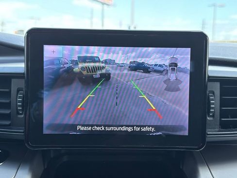 Used 2022 Ford Explorer XLT image 27