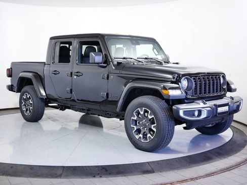 Used 2024 Jeep Gladiator Sport w/ Premium Package image 2
