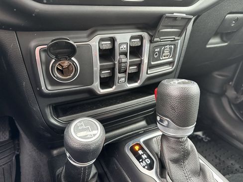 Used 2018 Jeep Wrangler Unlimited Sport S image 27