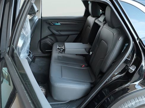 New 2025 VinFast VF 8 Eco image 20