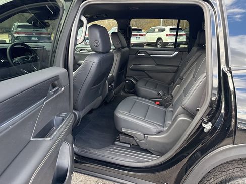 Used 2024 GMC Acadia Elevation image 17