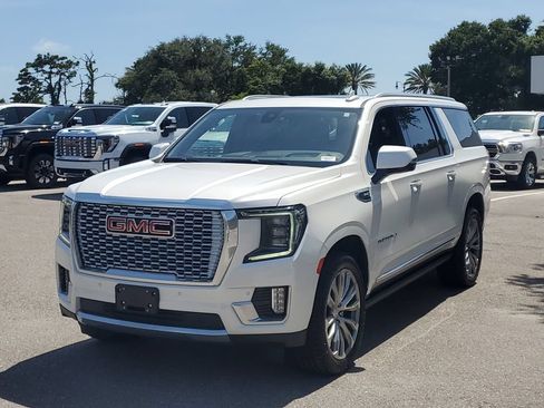 Used 2022 GMC Yukon XL Denali AWD/4WD image 3