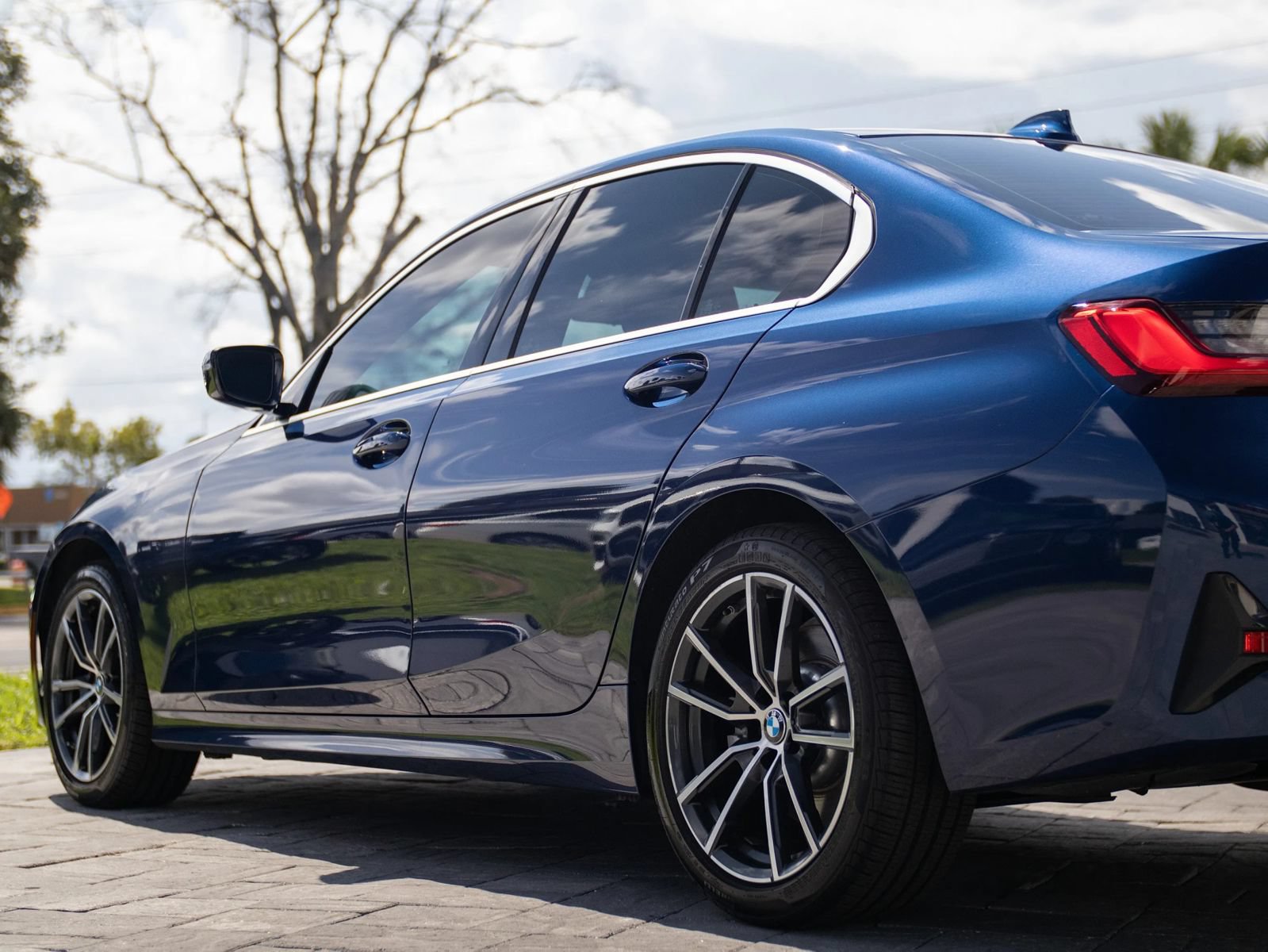 Used 2020 BMW 330i xDrive Sedan AWD/4WD image 8