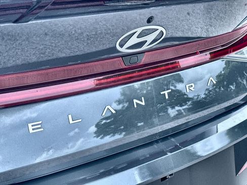 Used 2024 Hyundai Elantra SEL w/ Convenience Package FWD image 10