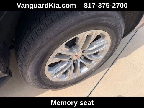 Used 2023 GMC Yukon SLT AWD/4WD image 9