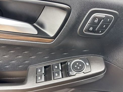 Used 2020 Ford Escape Titanium image 16