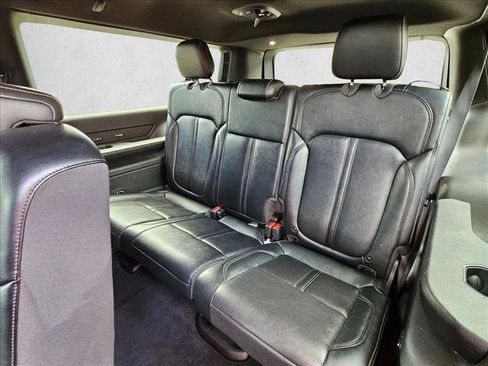 Used 2024 Jeep Wagoneer L Series II RWD image 19