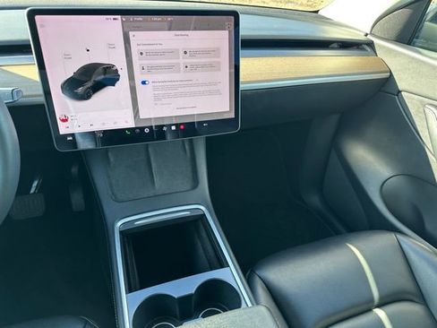 Used 2021 Tesla Model Y Long Range image 18