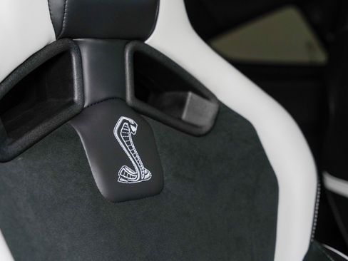 Used 2020 Ford Mustang Shelby GT500 w/ Carbon Fiber Track Pack image 30